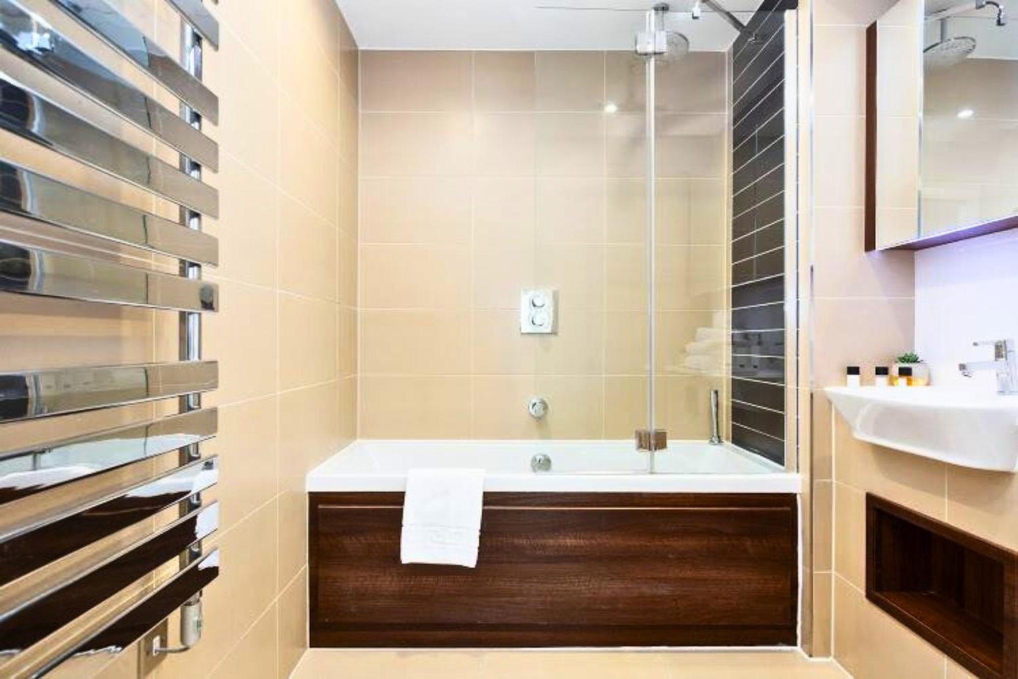 Apartament Tower Bridge - Balcony - Ac - Heated Floor - Fast Wifi - Luxurylondonstays